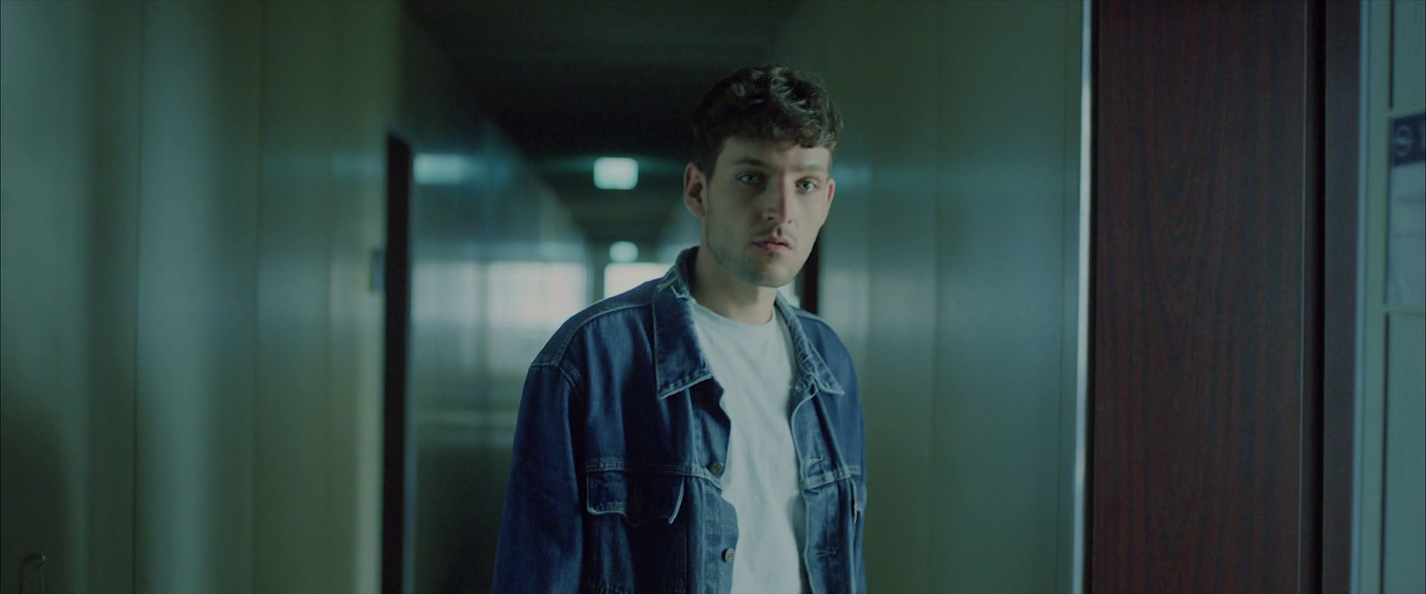 MAXIZ – Somebody to hold